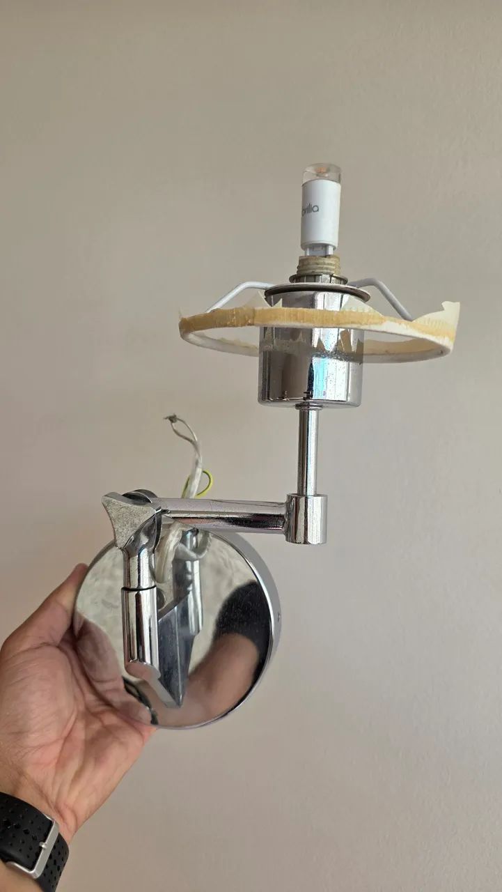 Luminária Articulada Com Cúpula Para Cabeceira de Cama - Foto 5