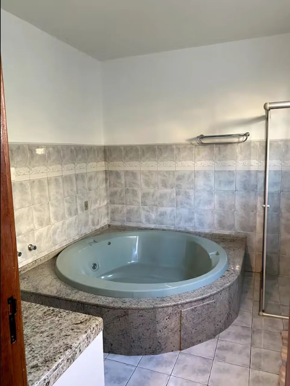 2 Pessoas. Suíte com banheira de hidromassagem em COLIVING - Foto 2