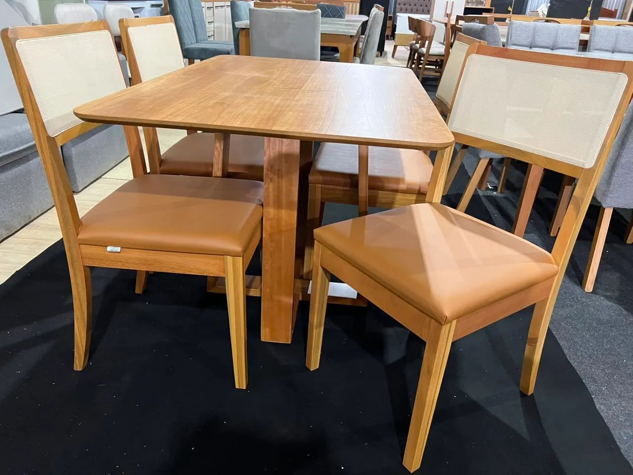 Mesa de Jantar com 4 cadeiras  - Foto 3