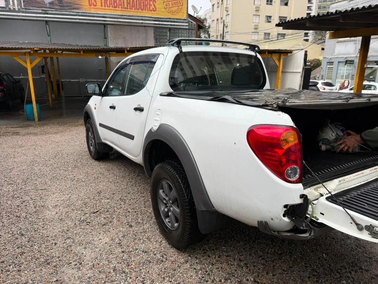 Mitsubishi L200 Triton HLS 2.4 Flex 16V CD Mec. 2017 - Foto 3