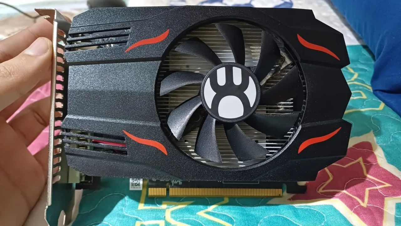 Placa de video rx560 de 4gb de vram e uma fan da bluecase