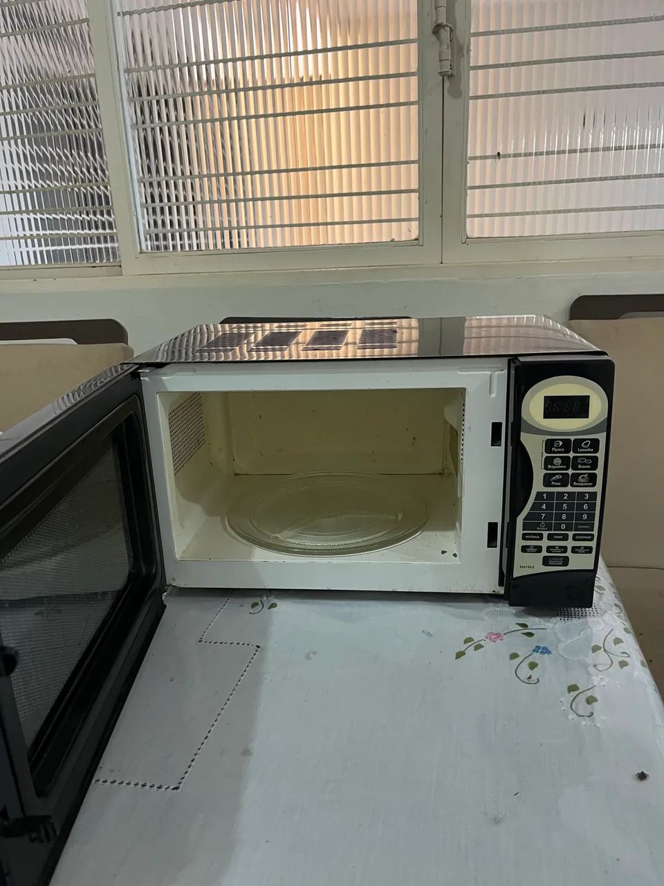 Microondas com defeito - para conserto ou retirada de peças - Foto 2