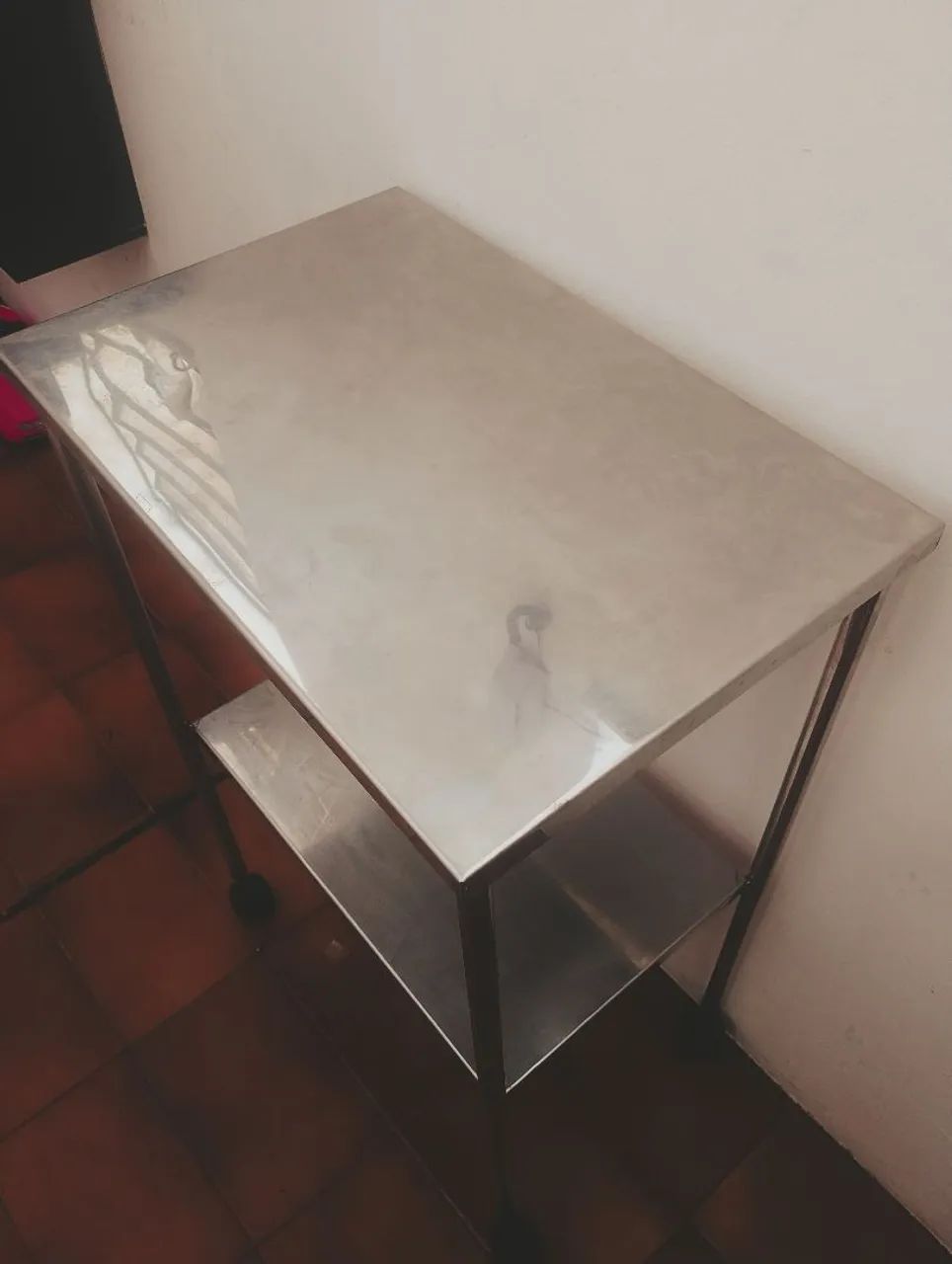 BANCADA DE INOX 0,60CM X 0,42CM, DUAS PRATELEIRAS E RODINHAS - Foto 4