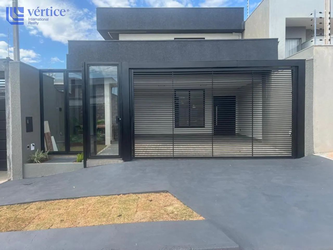 Casa à venda em Maringá, Parque Industrial 200, com 3 suítes, com 142 m² - Foto 2