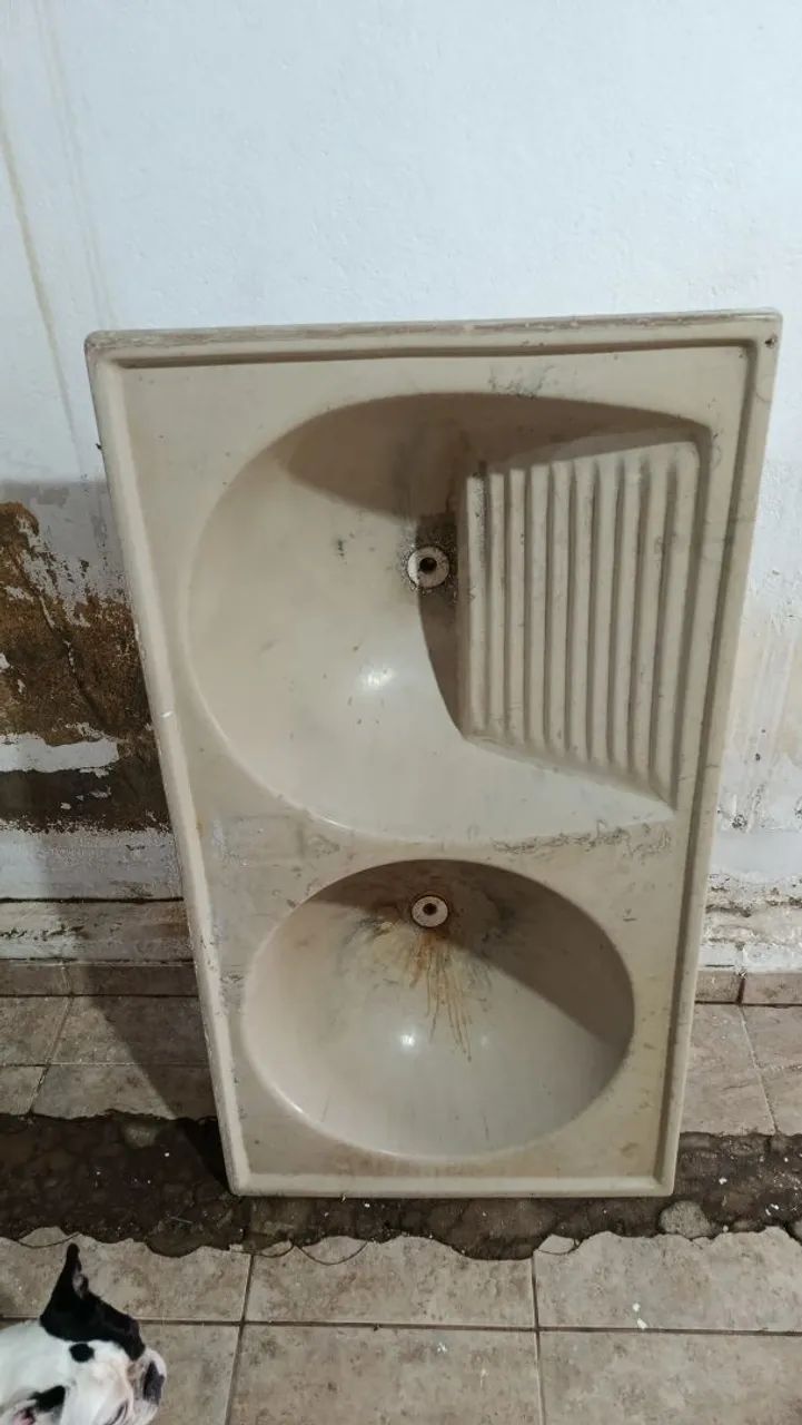 Two-lobed tank65193317110402120
