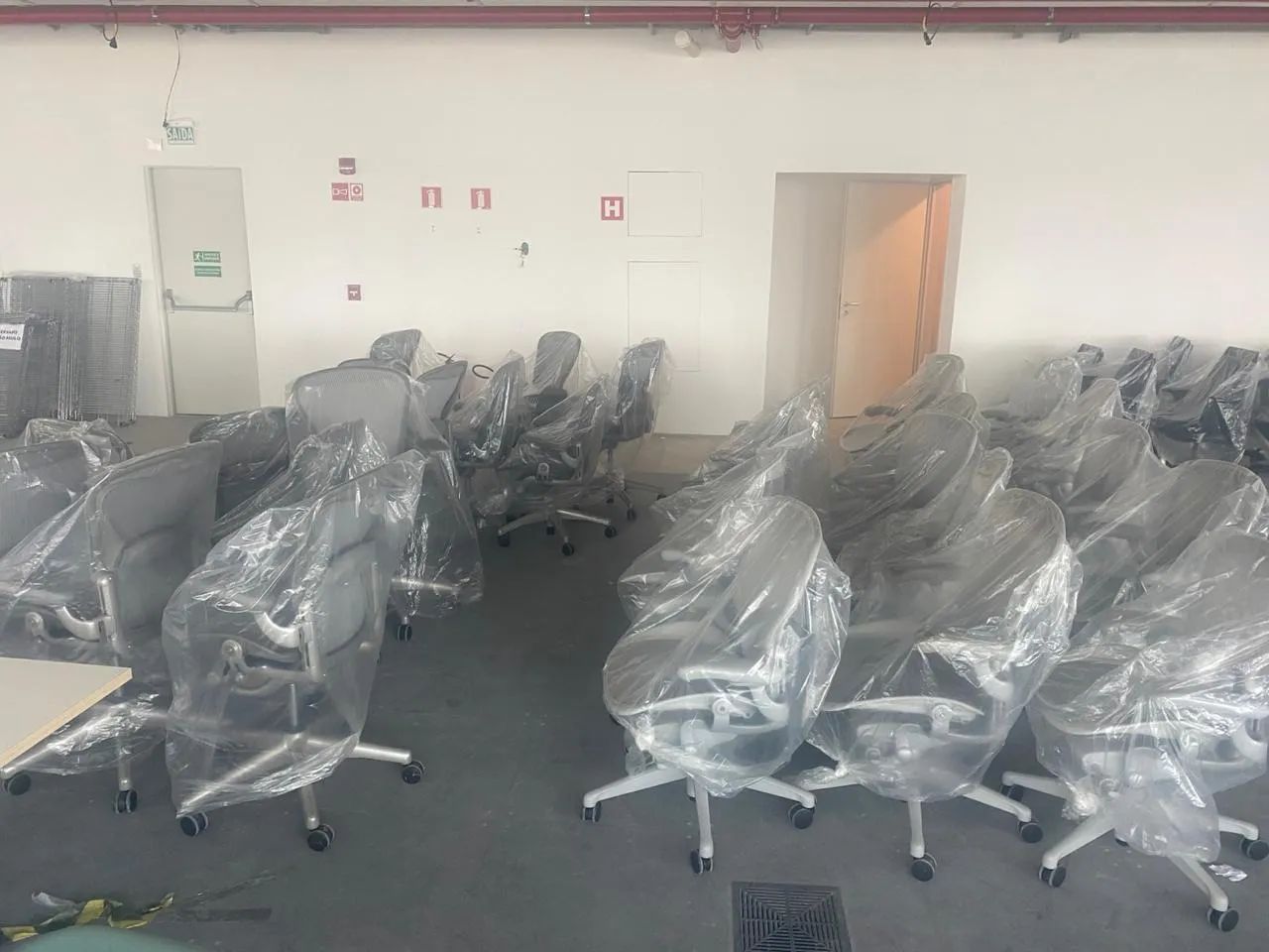 Vendo Cadeiras Herman Miller seminovas - Foto 6