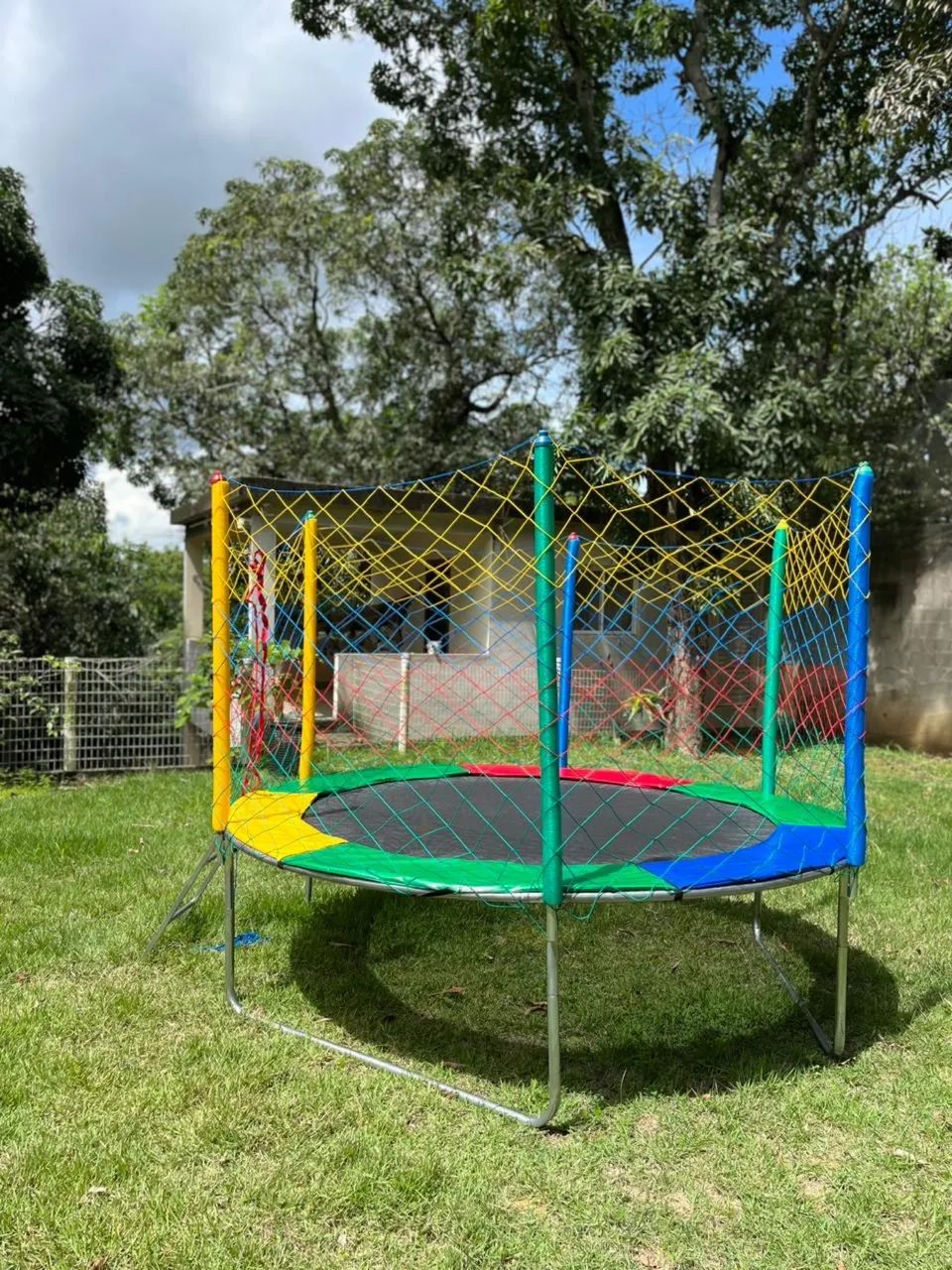 Aluguel de algodão doce, pipoca, pula pula e piscina de bolinha