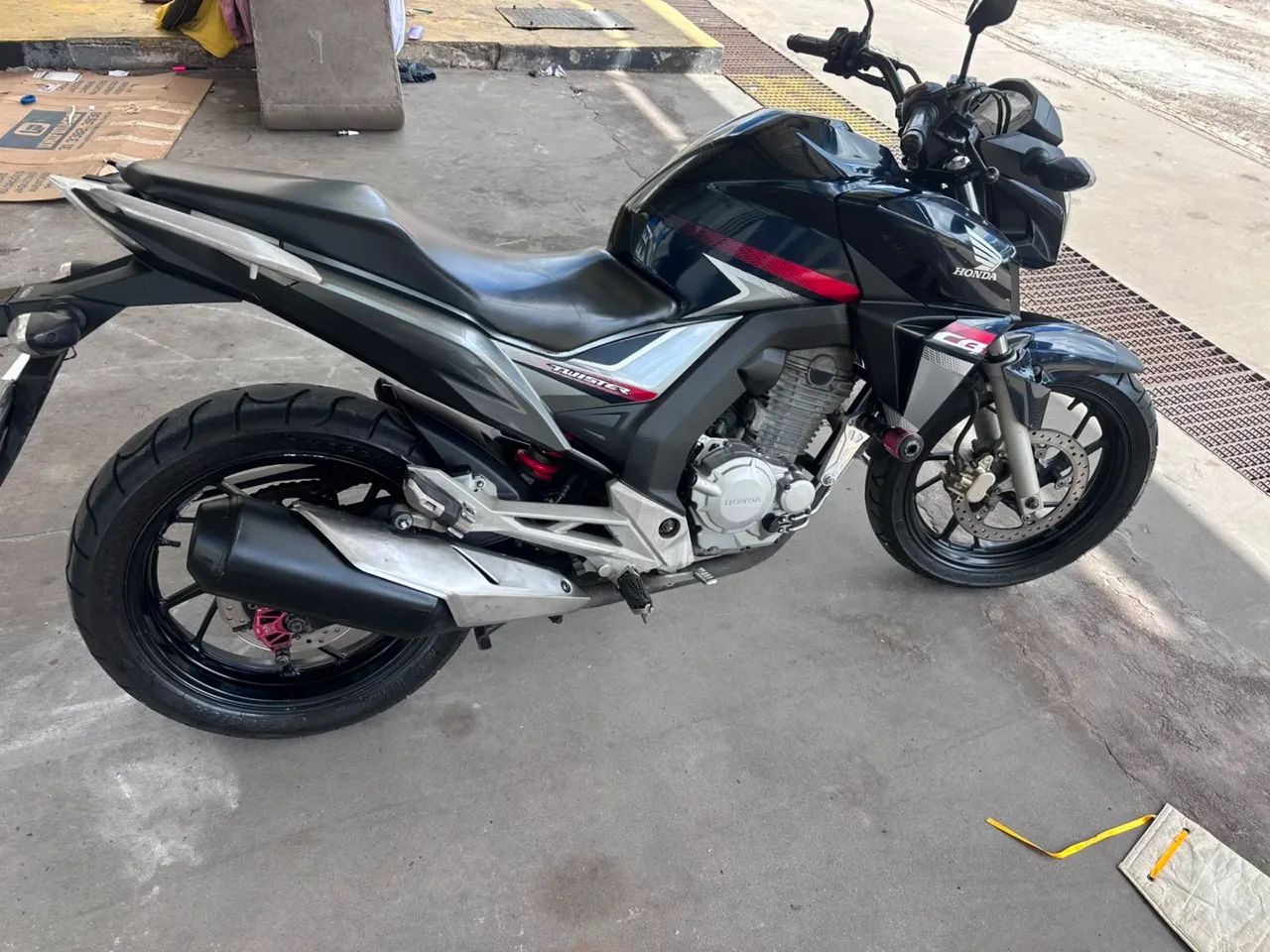 MOTO SUPER CONSERVADA