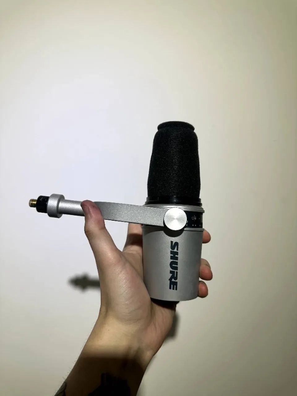Microfone Shure MV7 Silver - USB/XLR - Com Windscreen do SM7B - Foto 4