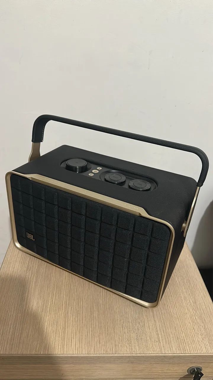 JBL Authentics 300