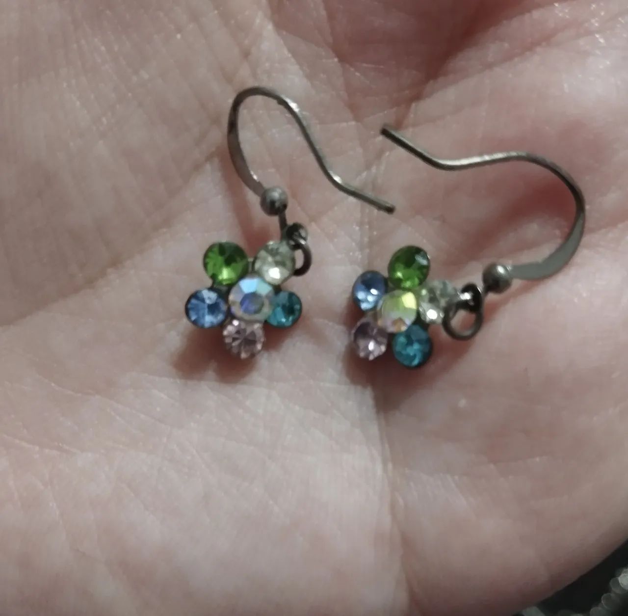 Conjunto pulseira colorida e brincos de flor  - Foto 3