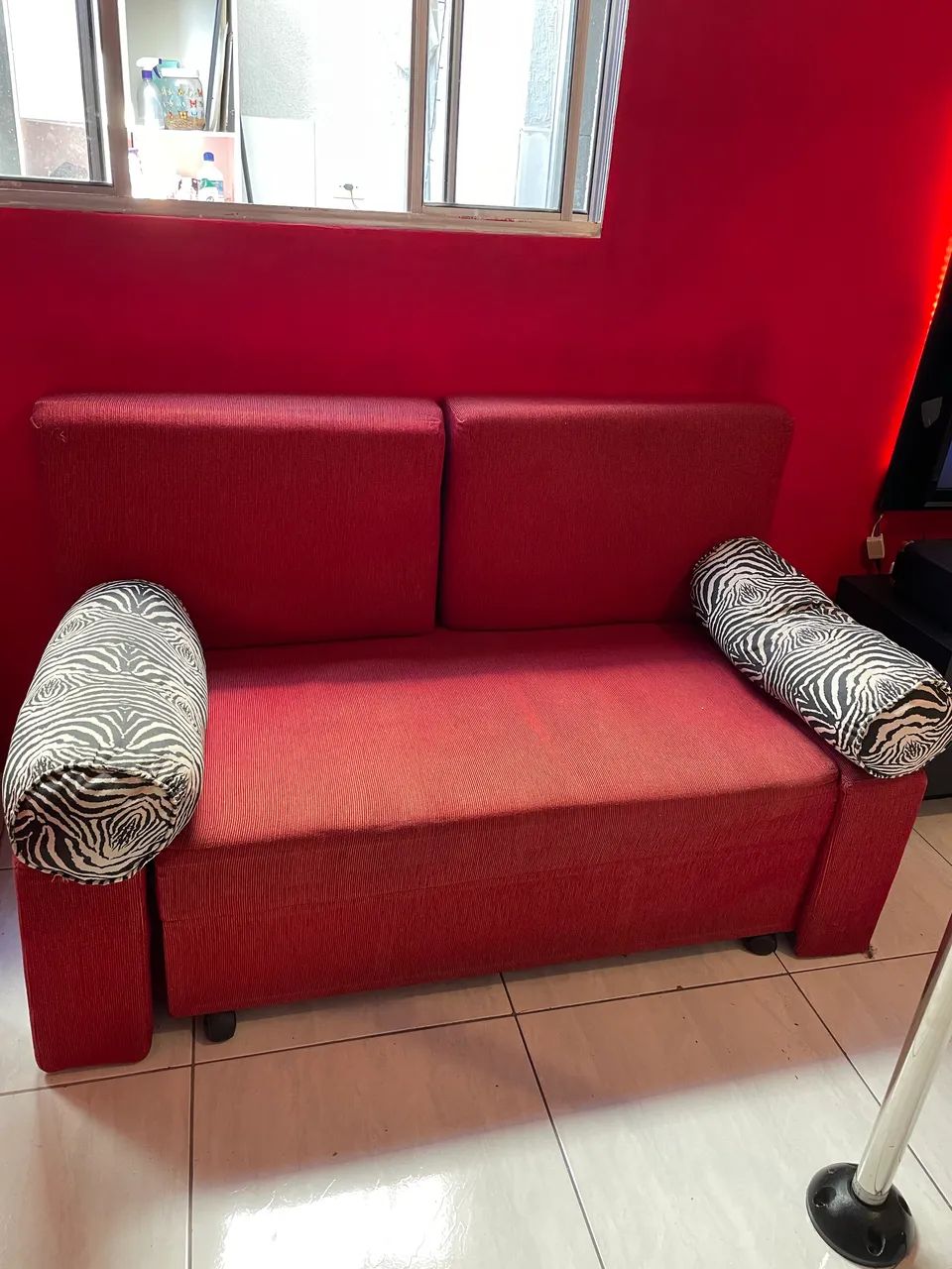 Sofá Vermelho com baú  - Foto 3