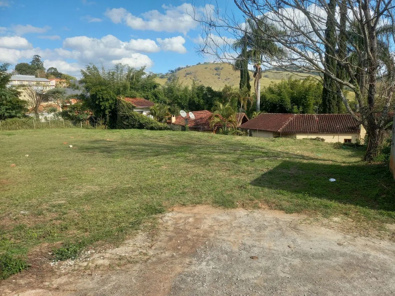 TERRENO 2120MTS COM DUAS CASAS NO CENTRO!! - Foto 3