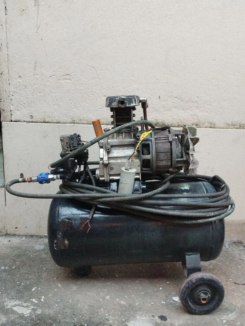Vendo compressor de 25 litros ZAP *06