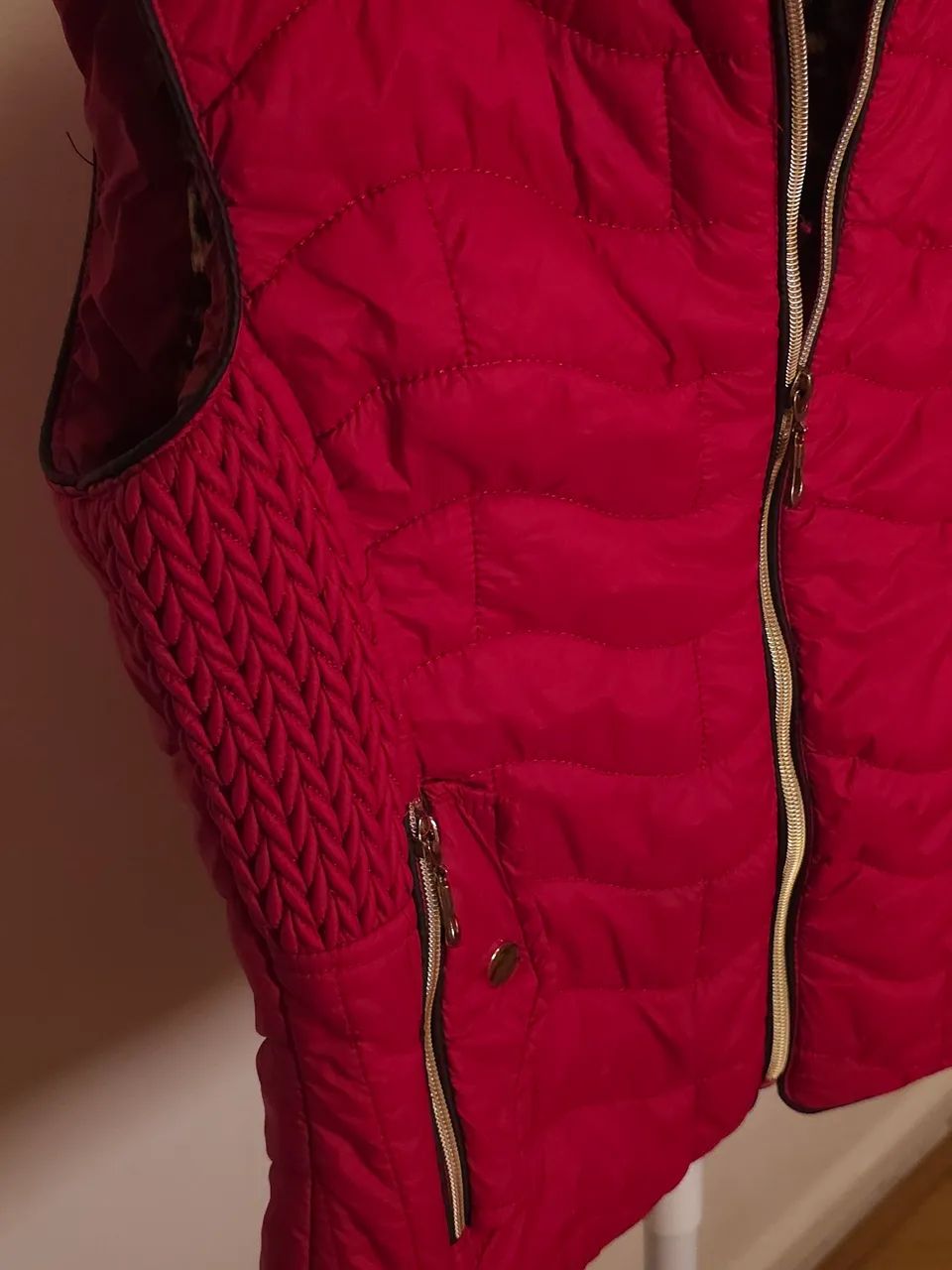 Colete puffer vermelho forro de onça - Foto 2