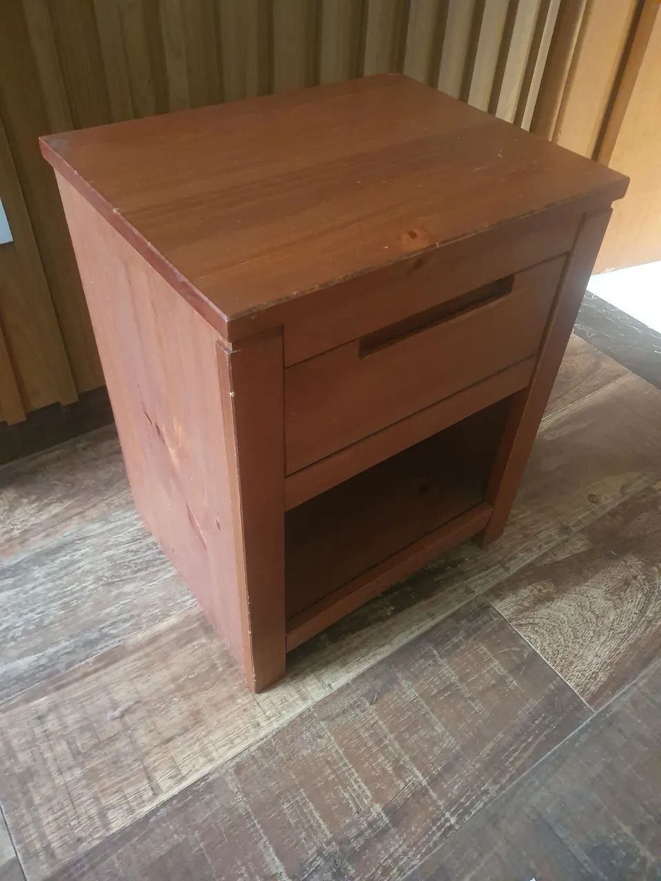 Criado/ mesa de cabeceira 