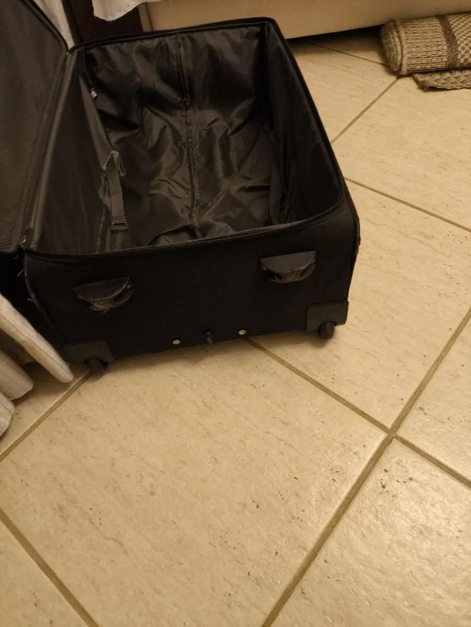 Mala de viagem,  média, preta, muito resistente  - Foto 4