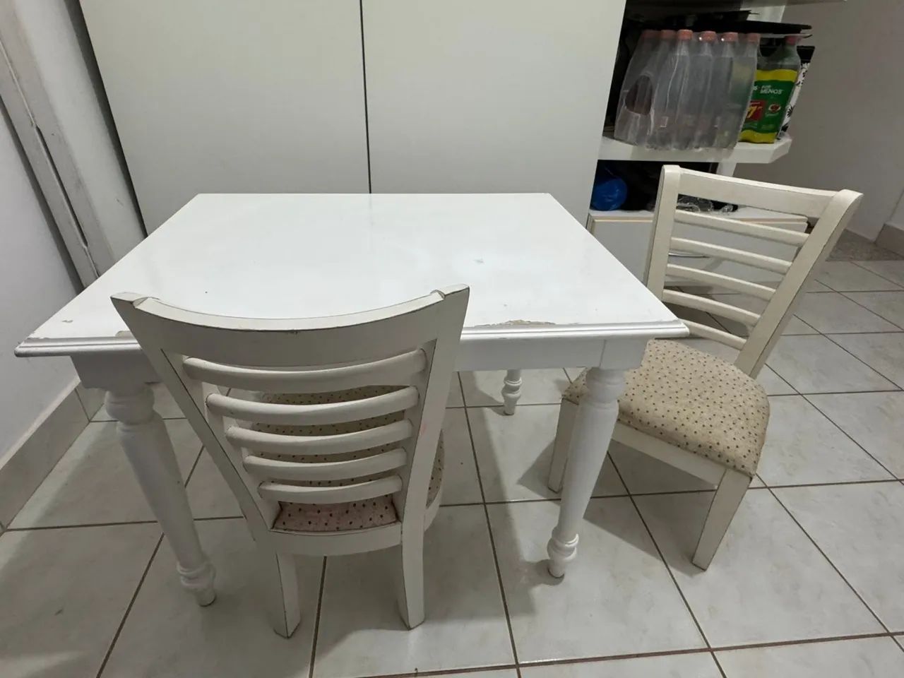 Mesa infantil com 2 cadeirinhas de madeira  - Foto 4