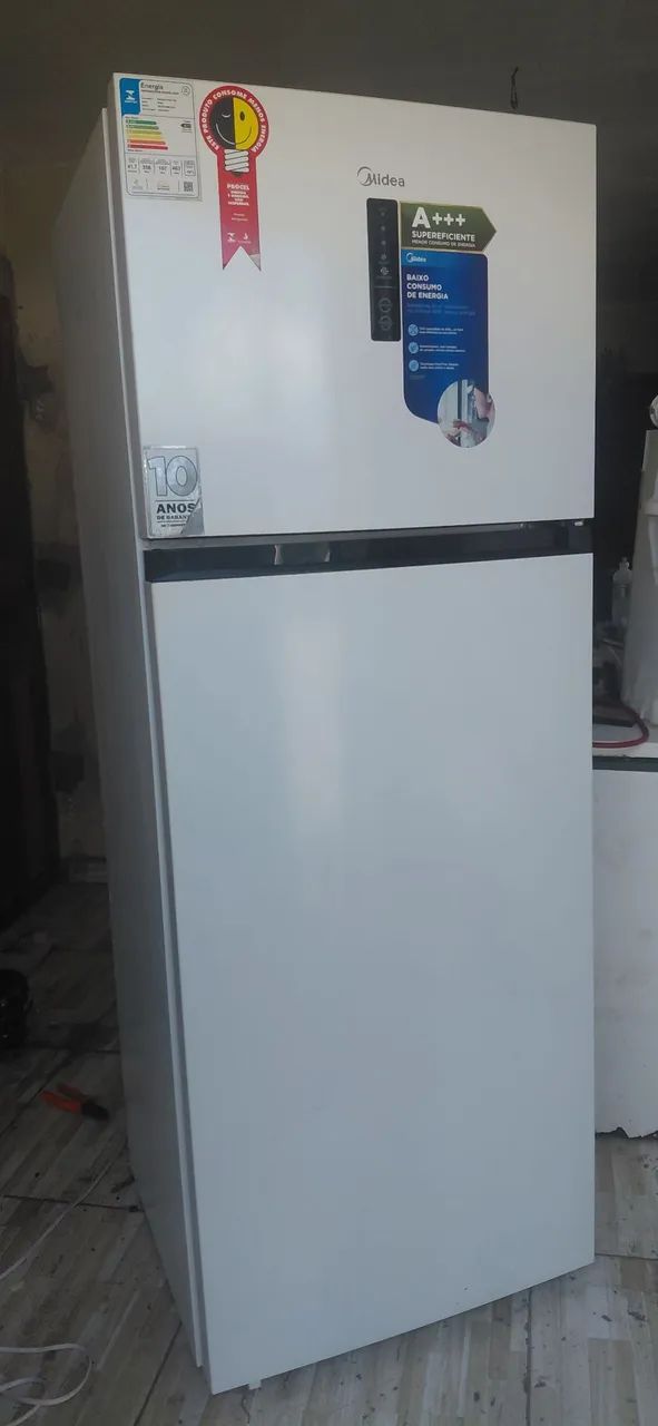 Geladeira Midea estado de nova
