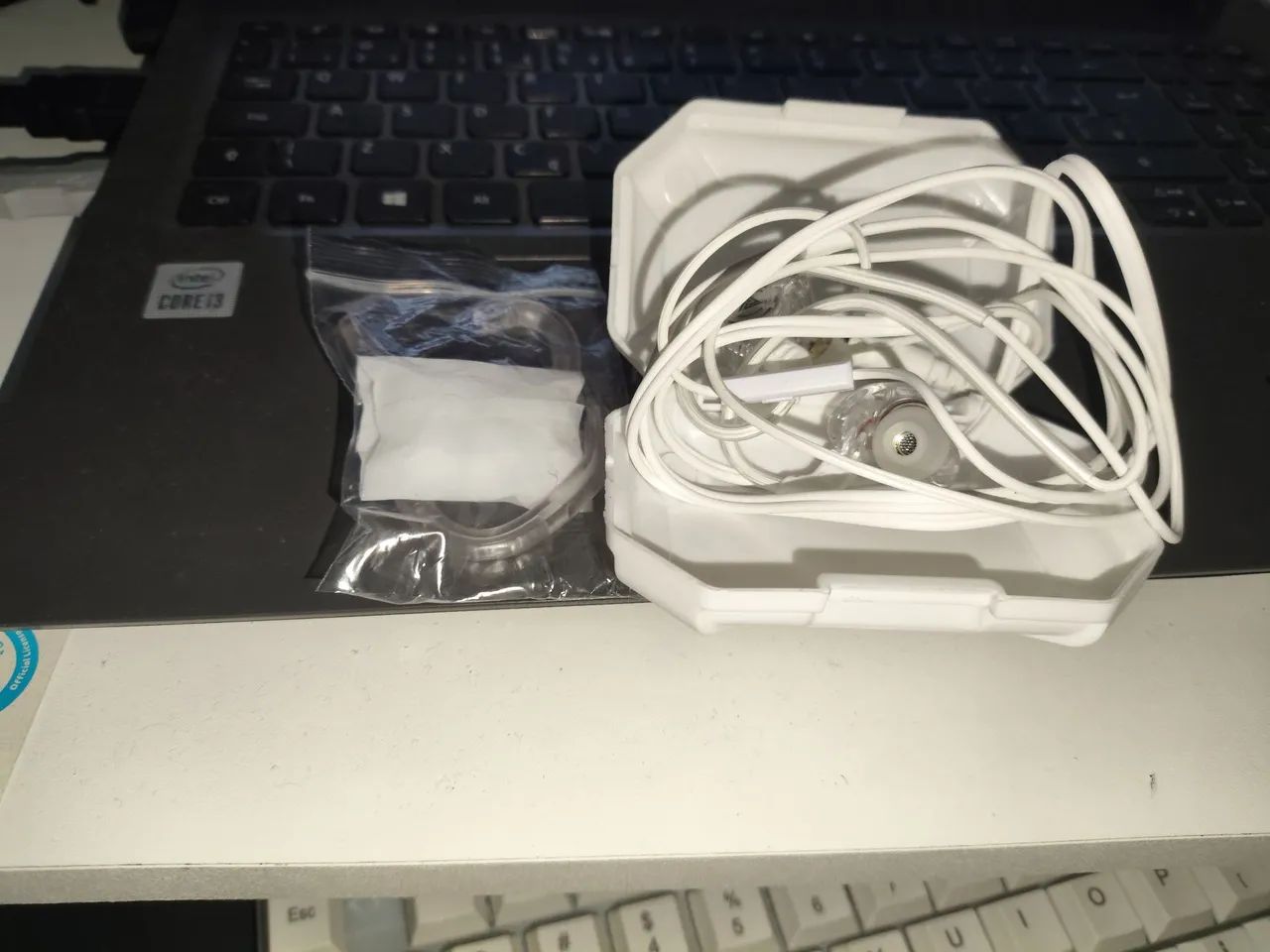 Fone qkz branco 