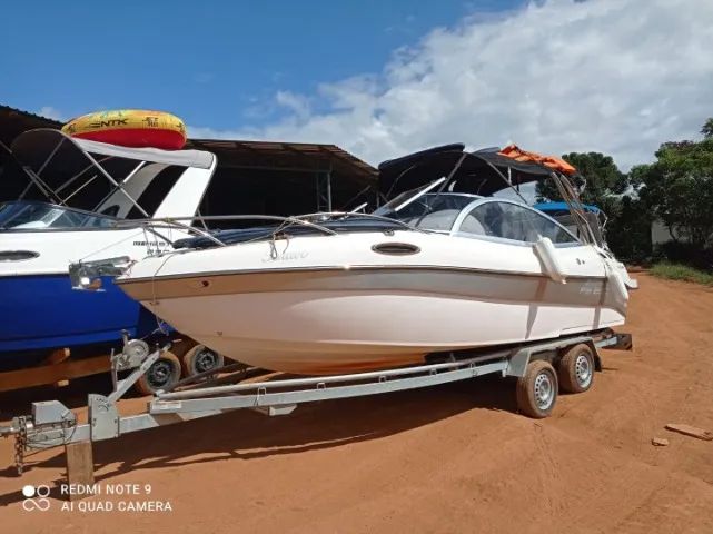 Lancha FS 230 cabinada