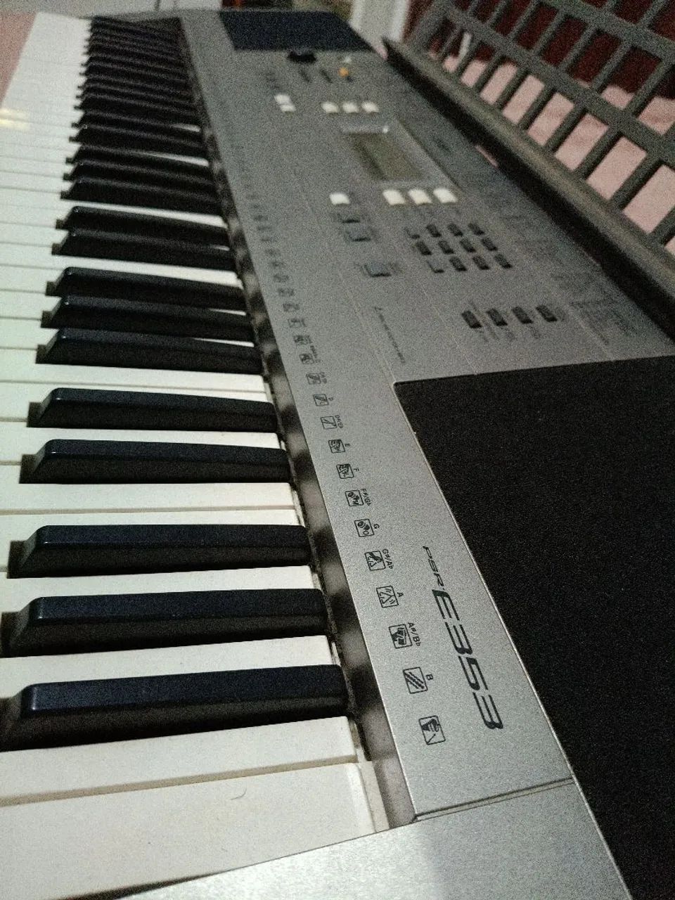 Teclado Yamaha E353
