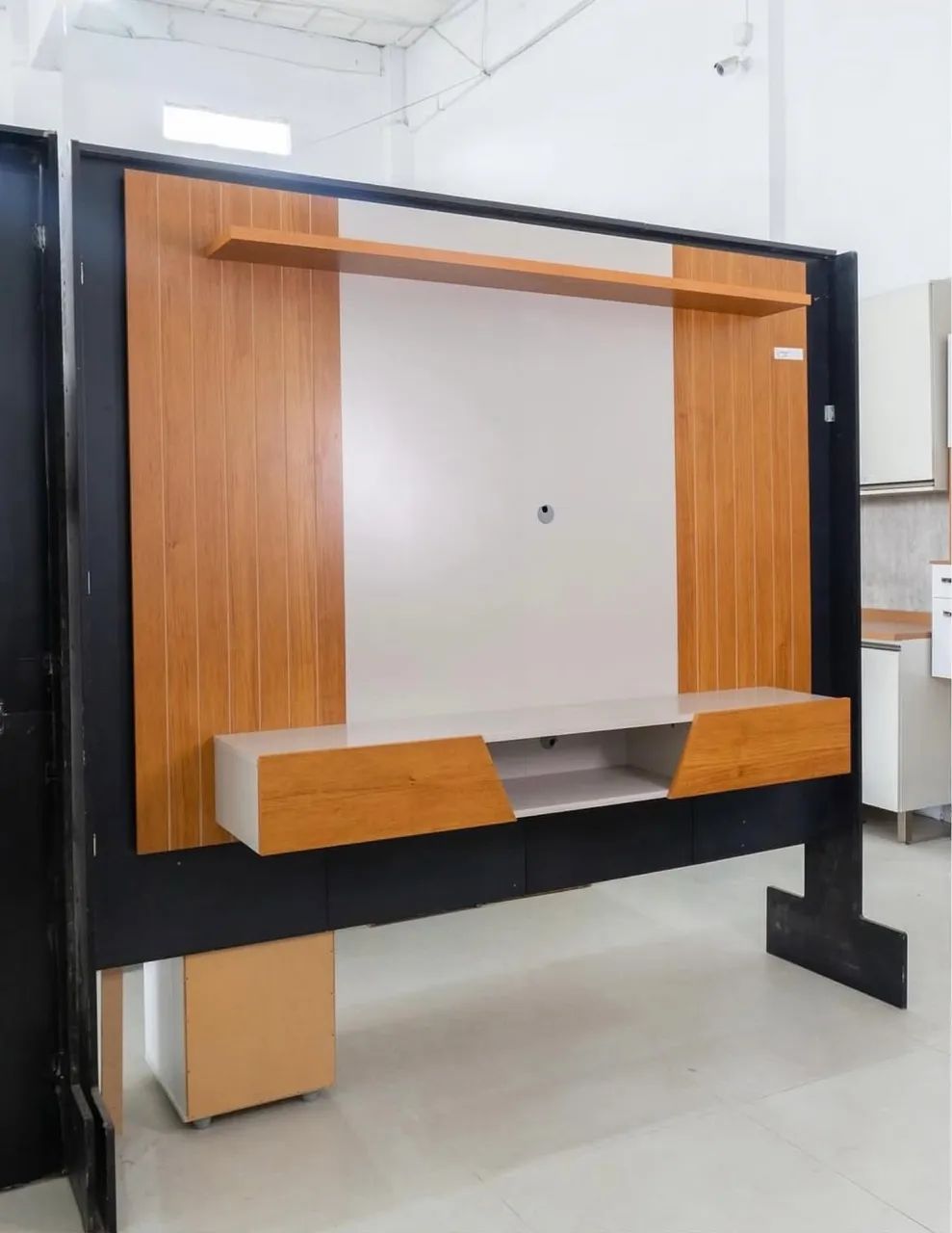 Painel Santiago Permobili, ideal para TVs até 72 Polegadas - Entrega Imediata;