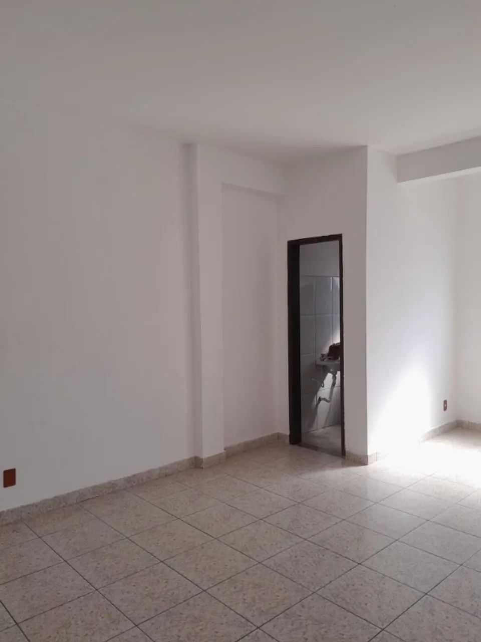 Sala comercial com banheiro no Bairro Guarani - Foto 4