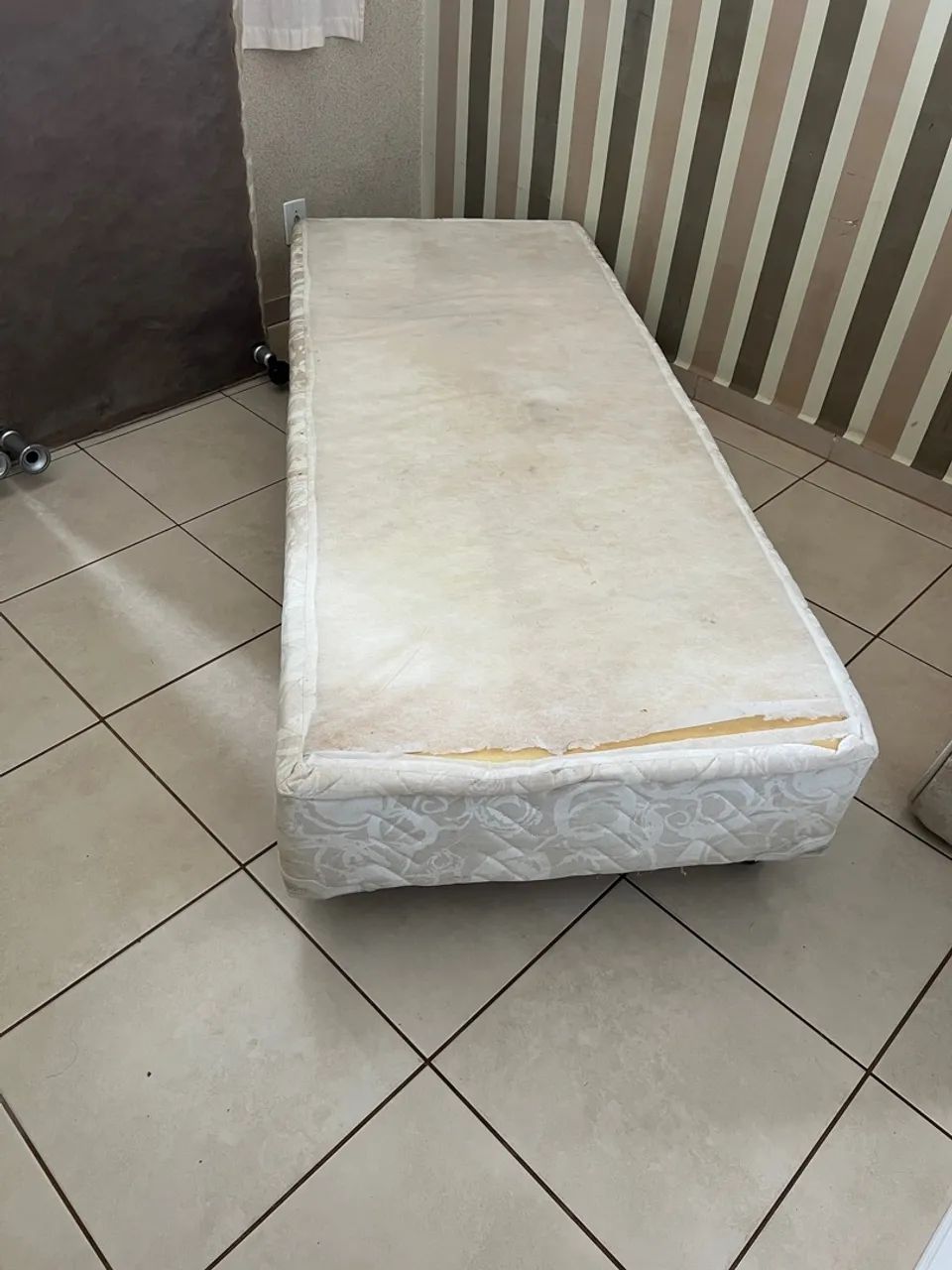 Vendo Box solteiro 