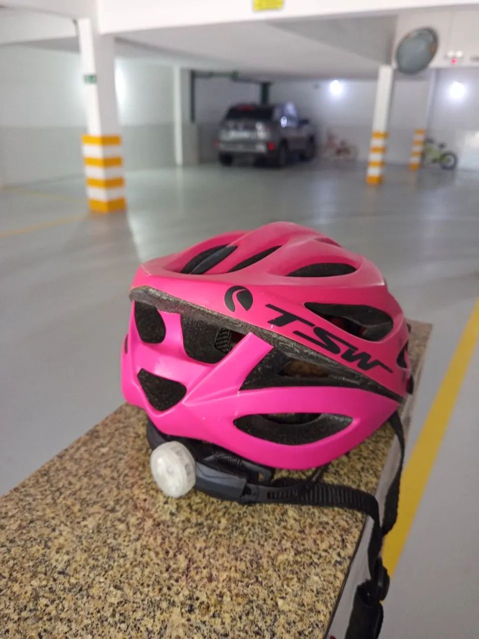Dois (02) capacetes ciclismo 