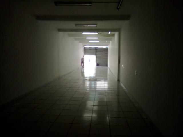 Aluga-se loja com 140 m² por R$ 6000,00 no Centro de- Macaé - RJ - Foto 3
