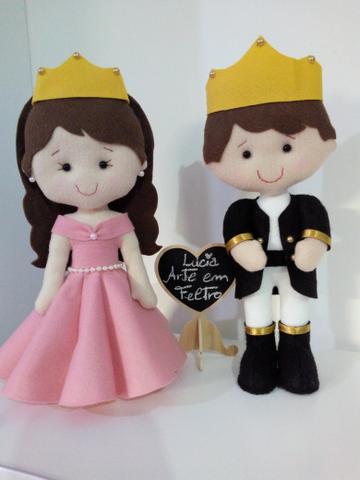 Príncipe e princesa em feltro