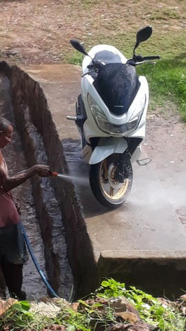 MOTO PCX BRANCA