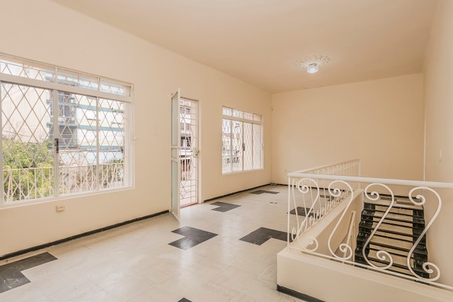 Casa para venda tem 158 metros quadrados com 3 quartos em Menino Deus - Porto Alegre - RS - Foto 2