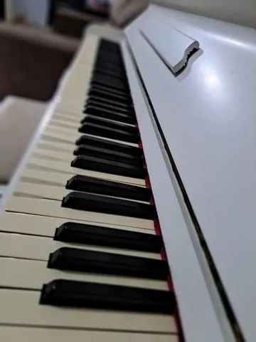 Como dizer 'piano' em ingles? 