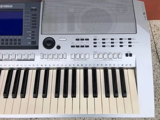 Teclado musical yamaha psr s700