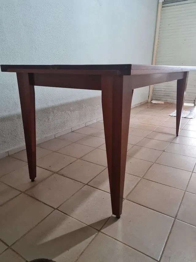 Mesa em Mogno