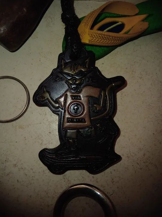 Lote com 12 chaveiros sortidos antigos - Foto 3