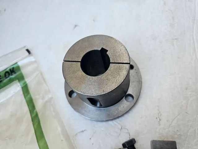 Bucha flange adaptador para equipamentos komatsu novo original - Foto 3