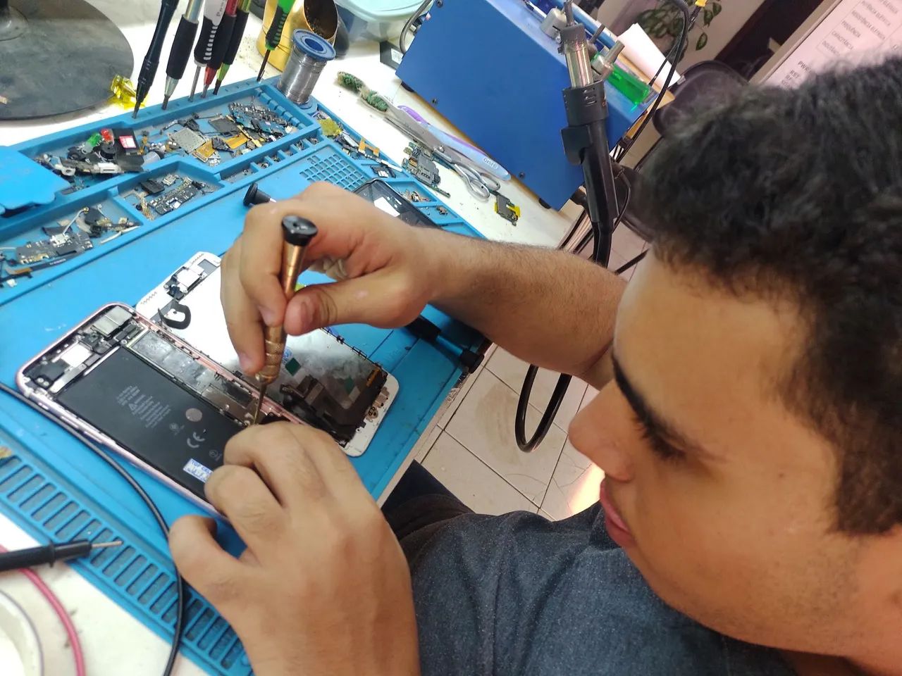 Curso Profissionalizante de Técnico em Celulares - Fuja da Crise! - Foto 2