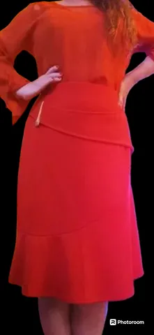Vendo roupa saía midi vermelho