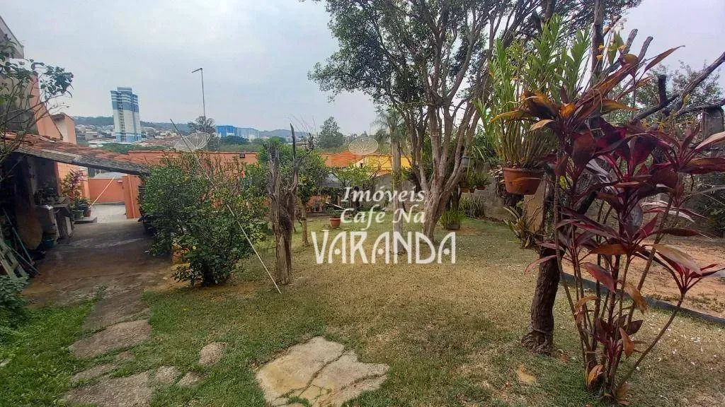 UM QUINTAL ESPETACULAR...!!! DUAS CASAS !