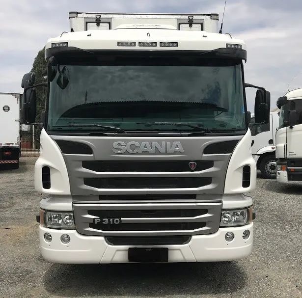 Scania P310 Baú 2014. 