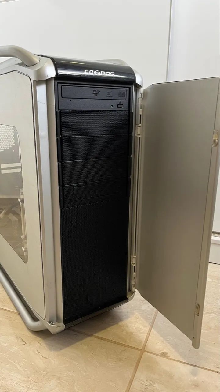 Gabinete Cooler Master Cosmos 1000 e fonte Antec 1000W - Foto 2