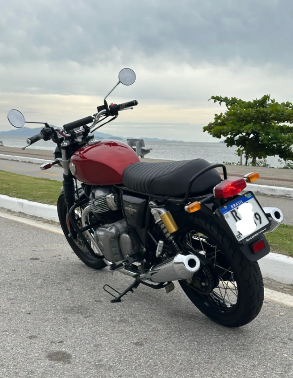Royal Enfield Interceptor 650 23/23 com 6.8km