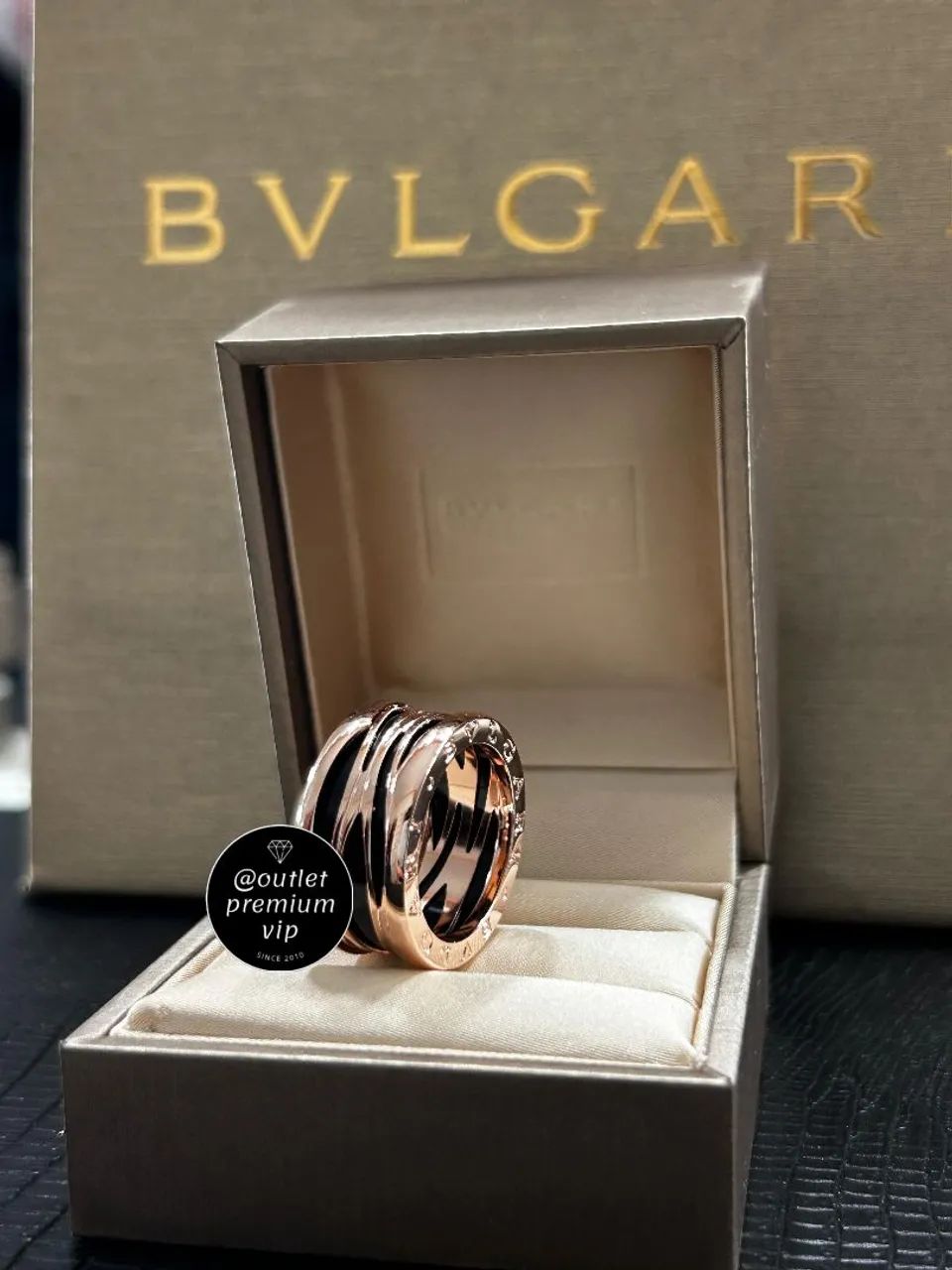 Anel Aliança bvlgari vazada com ceramica preta 