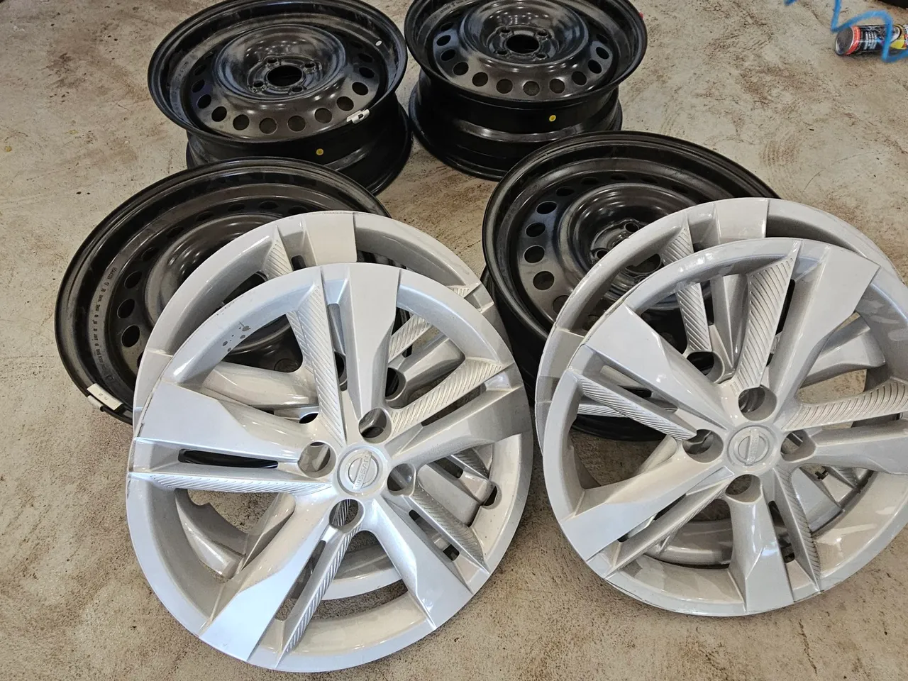 Jogo de Rodas de Aço 16 polegadas com Calotas Nissan originais