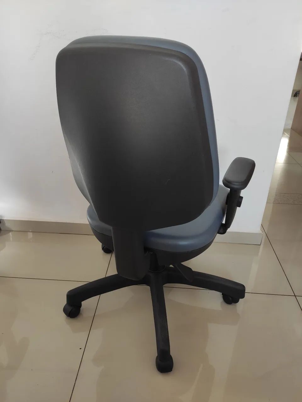 Cadeira de Escritório Giratória Ergonômica Cadeflex Diretor - Foto 4