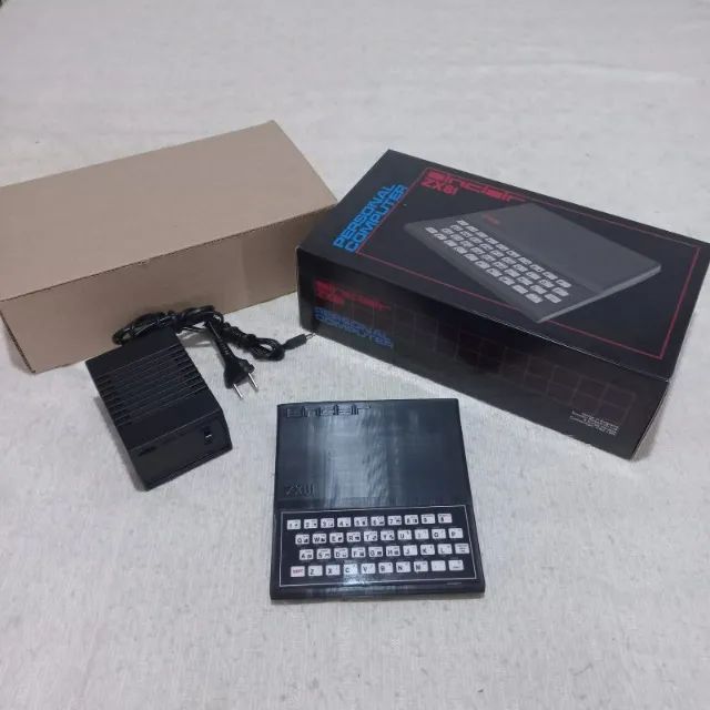 Singular Sinclair ZX 81 com Caixa e Berço
