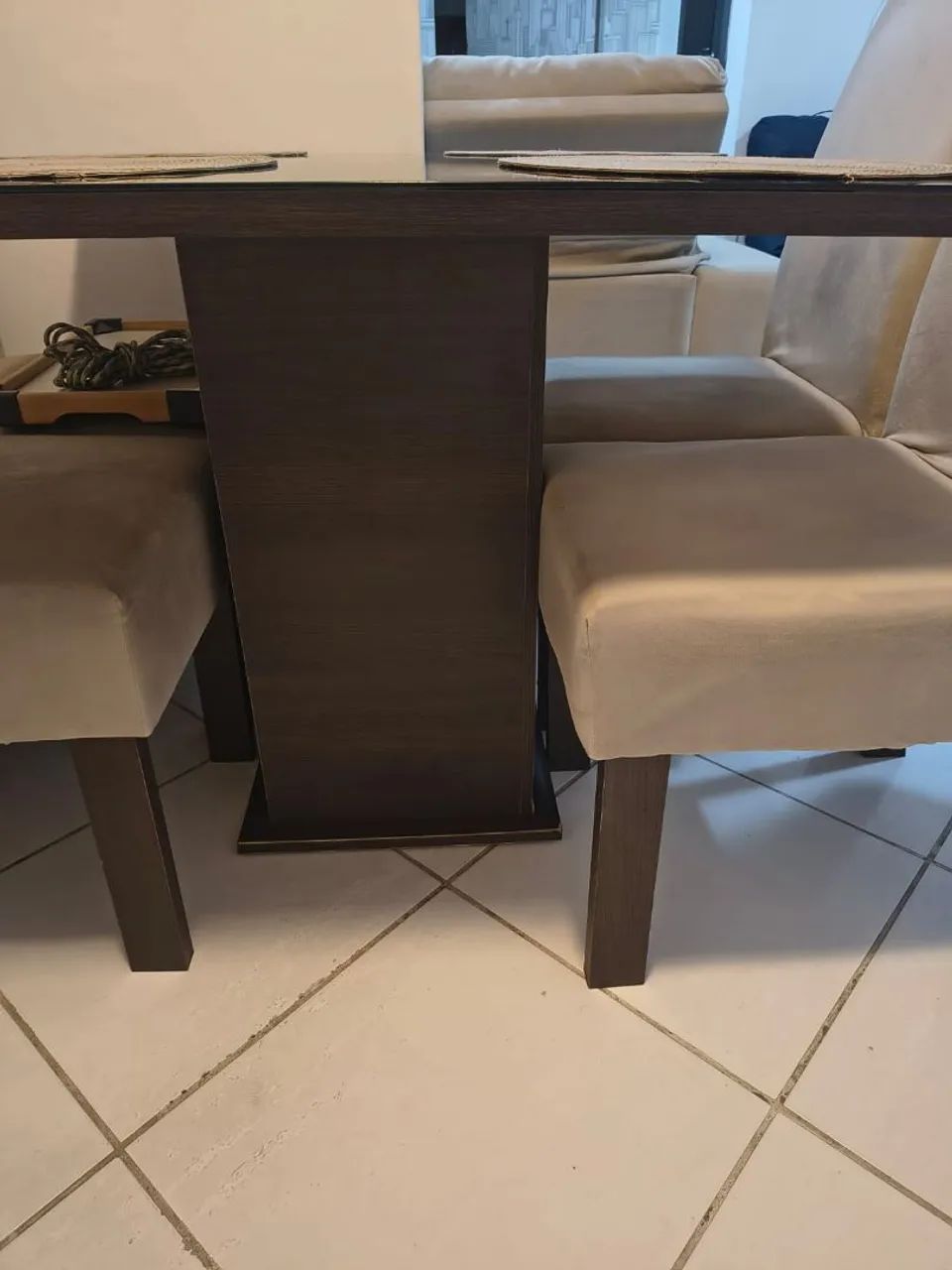 Mesa de jantar preta com tampo de vidro - Foto 2